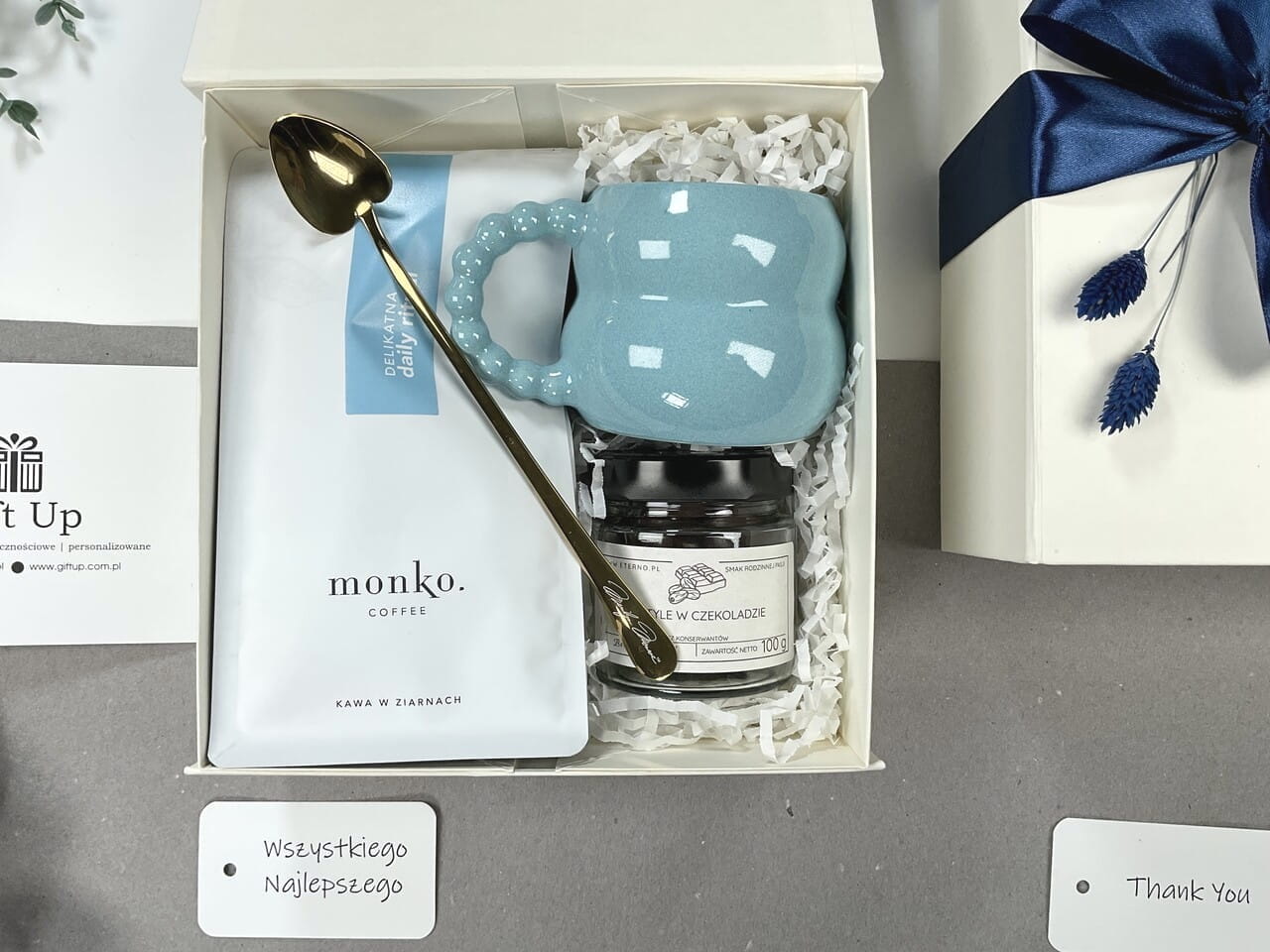 zestaw upominkowy prezent gift box turkusowy stylowy kubek filiżanka prezent dzień nauczyciela  dzień edukacji narodowej
