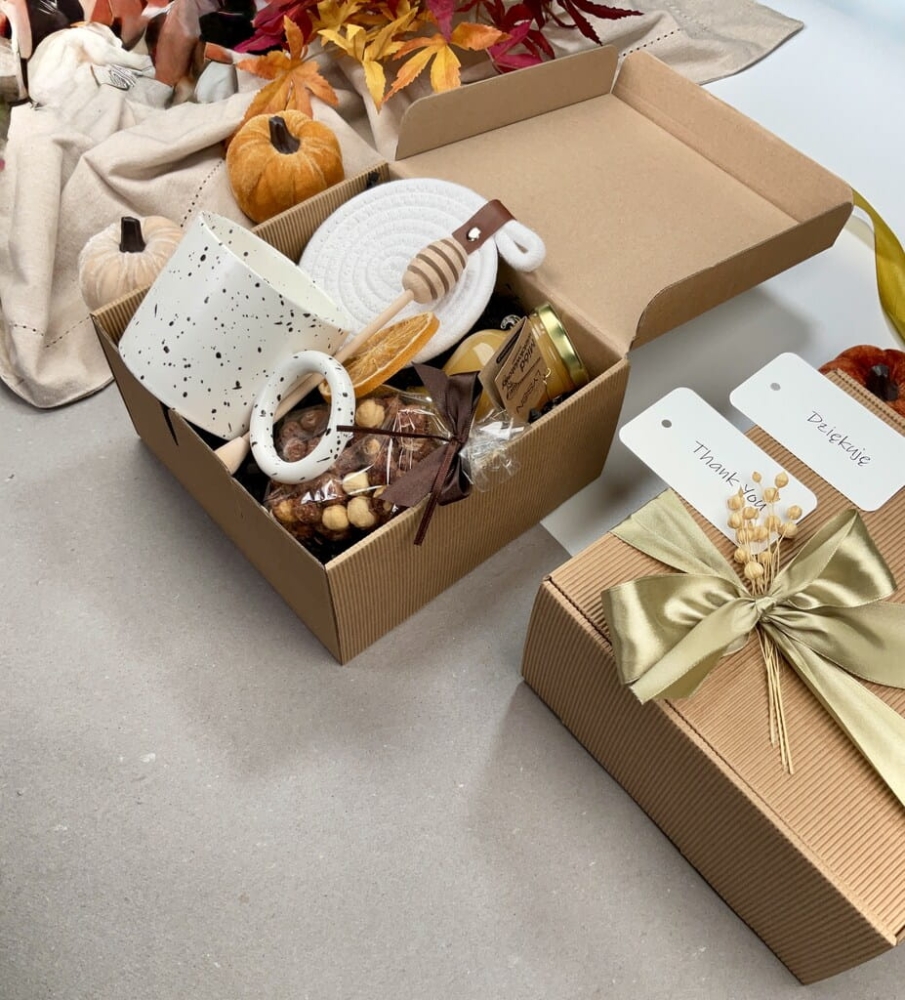 prezent-box-upominek-z-kubkiem-orzechami-miodem.jpg