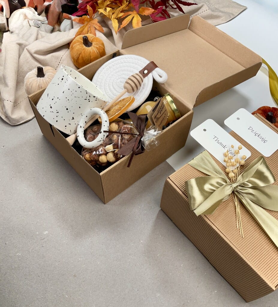 prezent-box-upominek-z-kubkiem-orzechami-miodem.jpg