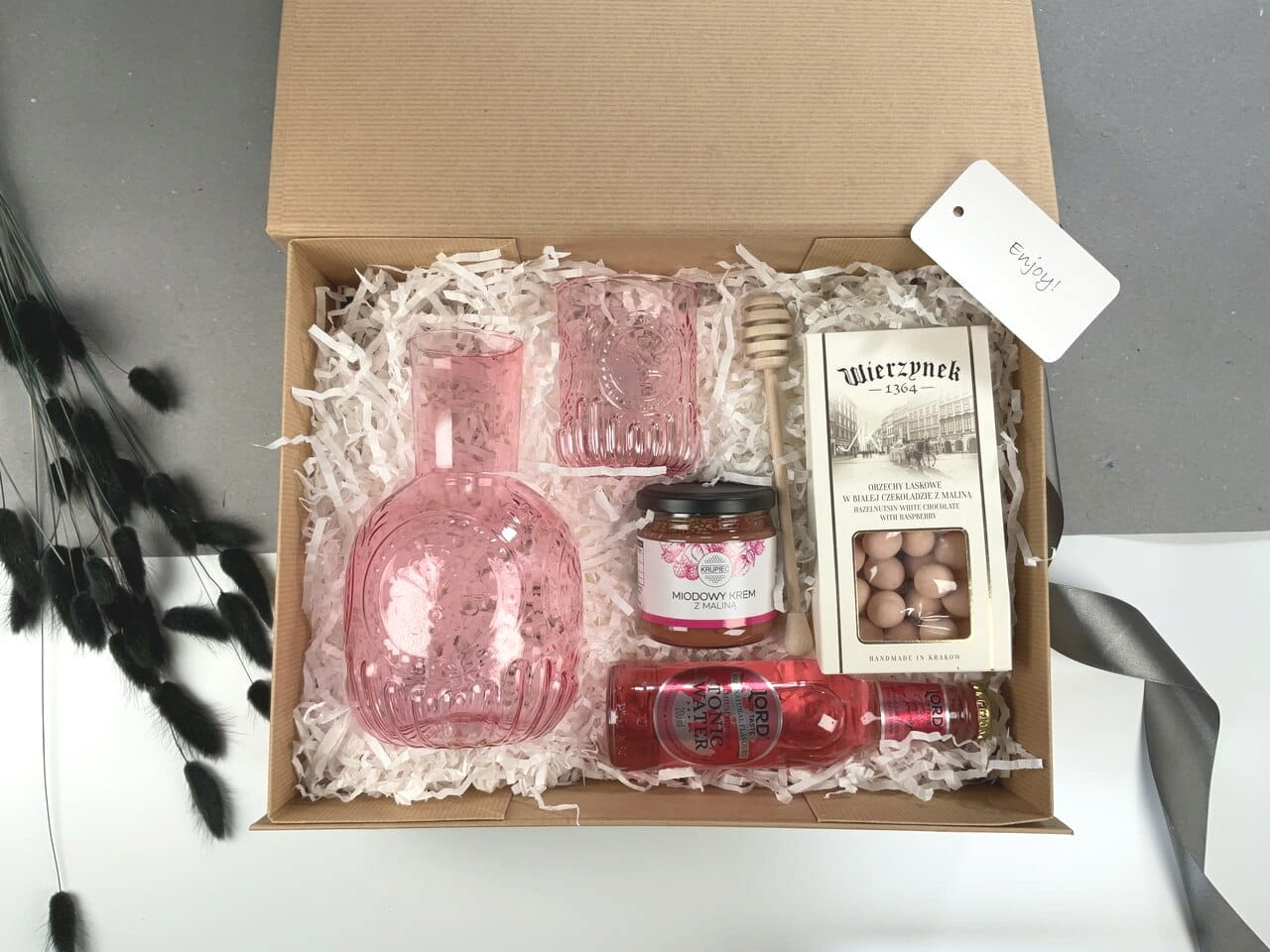 zestaw BOX prezentowy gift tonic słodycze czekolada miód.jpg