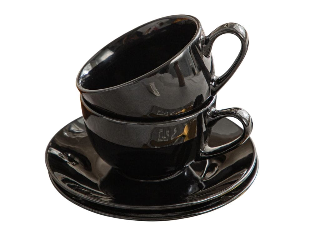 Czarna włoska porcelanowa filiżanka ze spodkiem. Elegancka i trwała, idealna do kawy, herbaty i gorącej czekolady. Nowoczesny design, praktyczny spodek, doskonała do domu i na prezent.