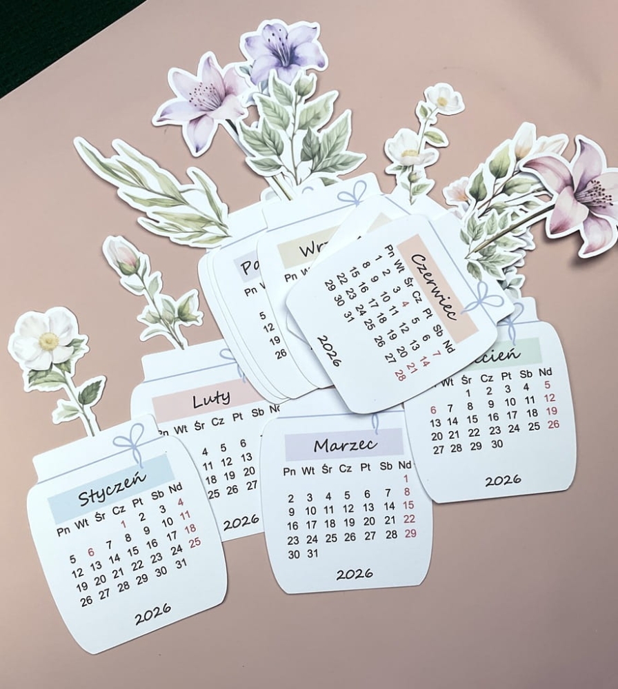 Kalendarz biurkowy eco bez plastiku, z grubego papieru z papierową podstawką. Kwiatowy design – 12 miesięcy, 12 kwiatów. Piękna dekoracja biurka, możliwość dedykacji na prezent.