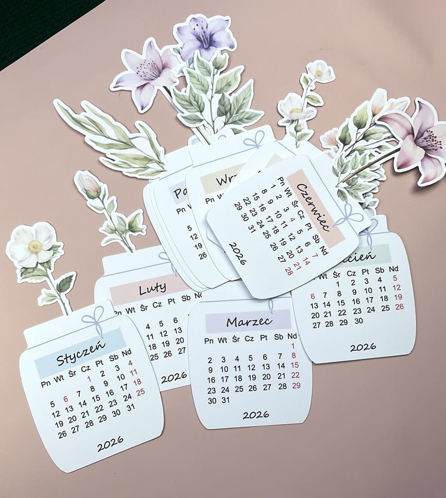 Kalendarz biurkowy eco bez plastiku, z grubego papieru z papierową podstawką. Kwiatowy design – 12 miesięcy, 12 kwiatów. Piękna dekoracja biurka, możliwość dedykacji na prezent.