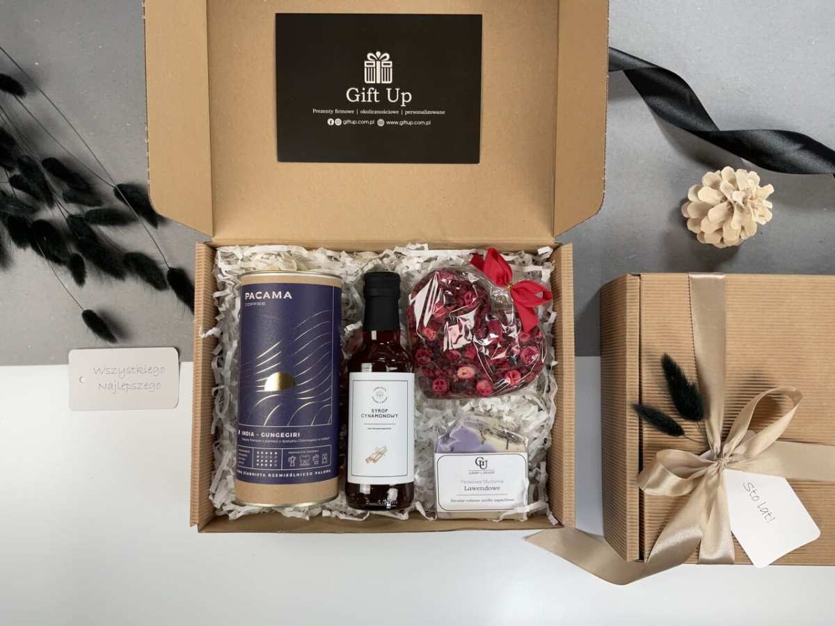 zestaw box prezent upominek kawa serce czekolada mydełko (2).jpg