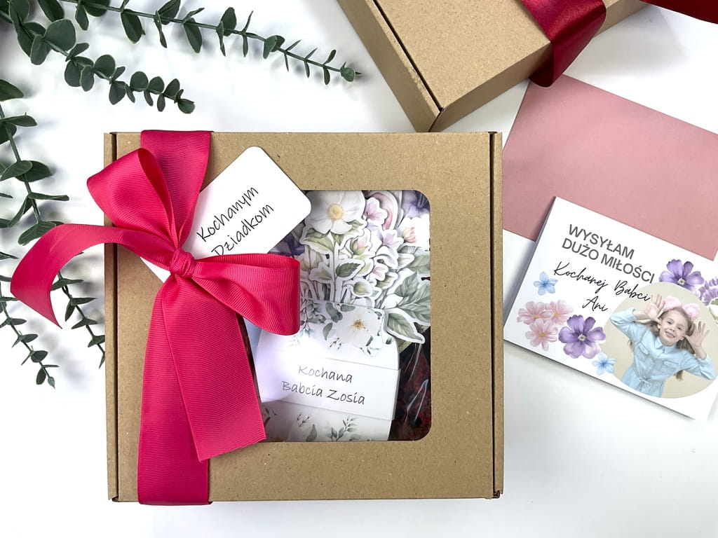 Elegancki box prezentowy z kalendarzem kwiatowym, herbatą owocową i ręcznie robioną czekoladą. Idealny prezent dla kobiety, nauczycielki lub jako podziękowanie.