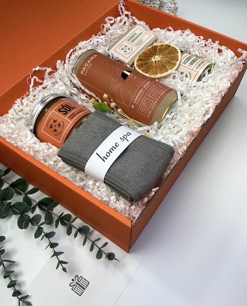Kolorowy box relaksacyjny – ręcznie robione, 100% naturalne kosmetyki polskiej marki oraz kraftowa kawa w tubie. Energetyczny prezent dla kobiety.