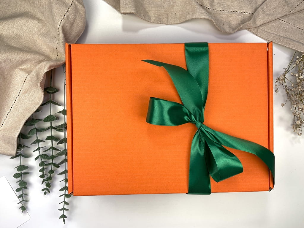 Fantazyjny zestaw prezentowy w pomarańczowym stylu – naturalne kosmetyki handmade, świeże zapachy rokitnika, bergamotki, mandarynki i rozmarynu. Gotowy upominek dla niej.
