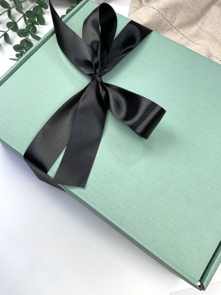 Kolorowy zestaw prezentowy dla kobiety pełnej energii – kosmetyki handmade, świeże zapachy grejpfruta, jałowca, truskawki i werbeny oraz naturalne dodatki. Gotowy upominek premium.