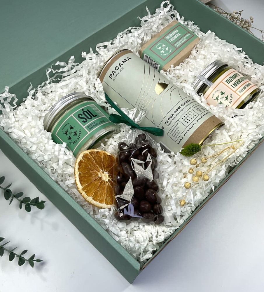 Kolorowy zestaw prezentowy dla kobiety pełnej energii – kosmetyki handmade, świeże zapachy grejpfruta, jałowca, truskawki i werbeny oraz naturalne dodatki. Gotowy upominek premium.