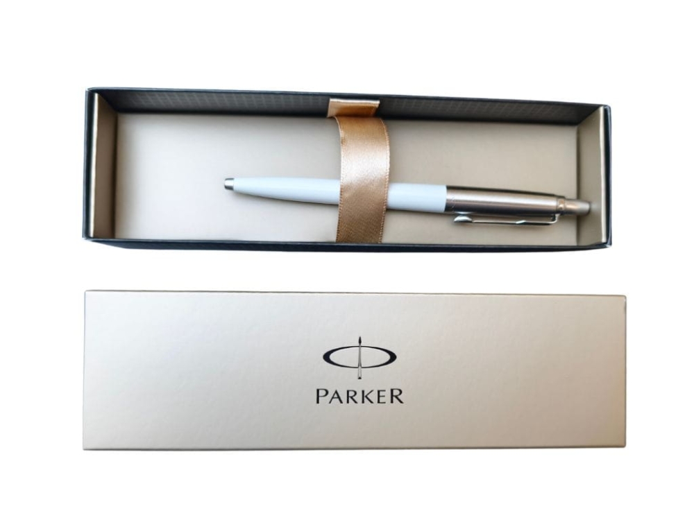 Długopis Parker Jotter Special biały – elegancki długopis automatyczny z klasycznej kolekcji Parker. Biały korpus z tworzywa sztucznego, wykończenia ze stali nierdzewnej, idealny do biura, szkoły i na prezent.