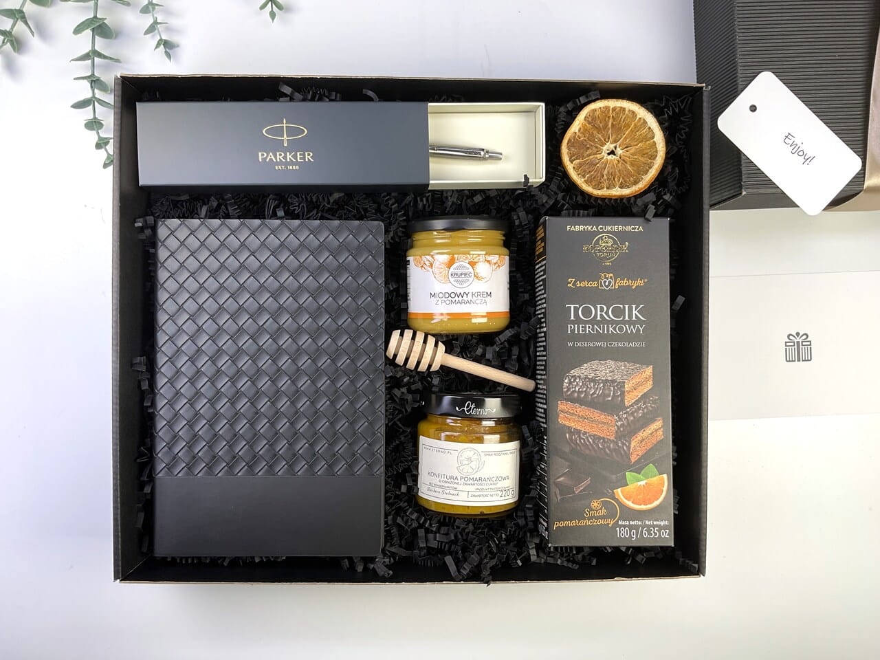 Ekskluzywny box firmowy z długopisem Parker, notesem i konfiturą pomarańczową. Prestiżowy prezent biznesowy premium w wiosennej oprawie.