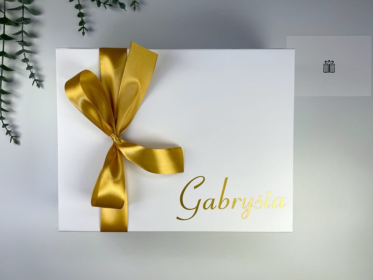 Eleganckie pudełko magnetyczne do personalizacji. Idealne na prośbę o świadkowanie, podziękowania lub wyjątkowy prezent. Minimalistyczny design i możliwość samodzielnego wypełnienia