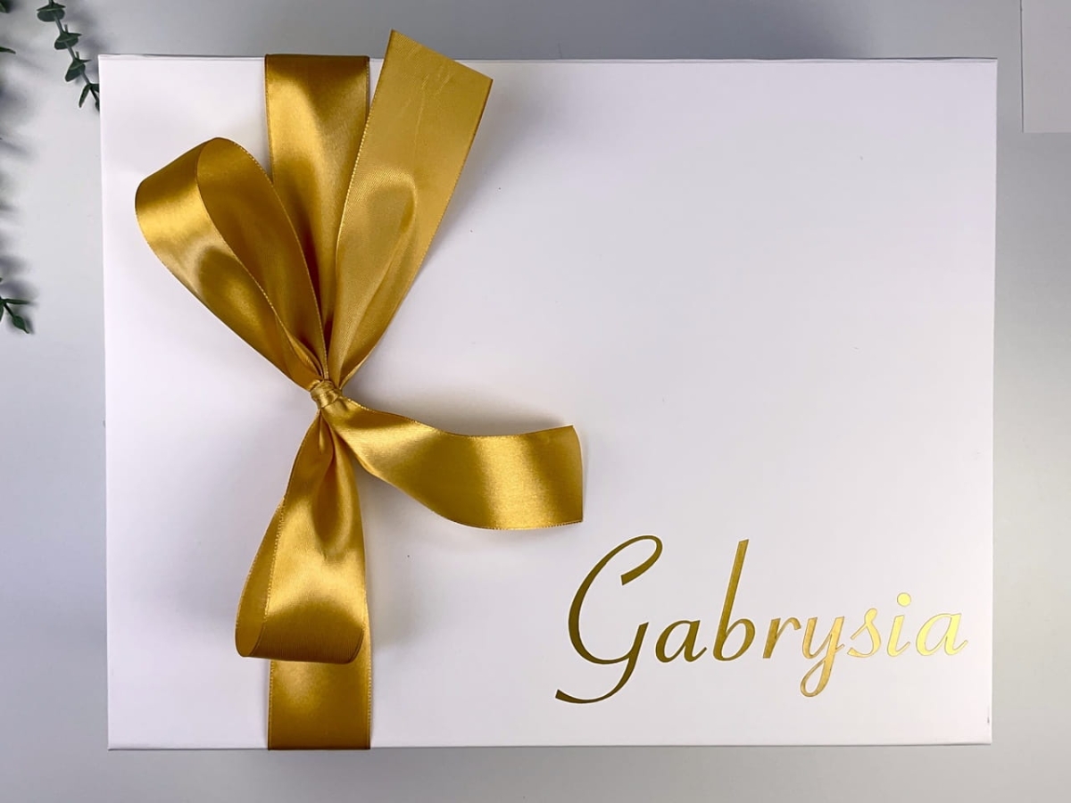 Eleganckie pudełko magnetyczne do personalizacji. Idealne na prośbę o świadkowanie, podziękowania lub wyjątkowy prezent. Minimalistyczny design i możliwość samodzielnego wypełnienia