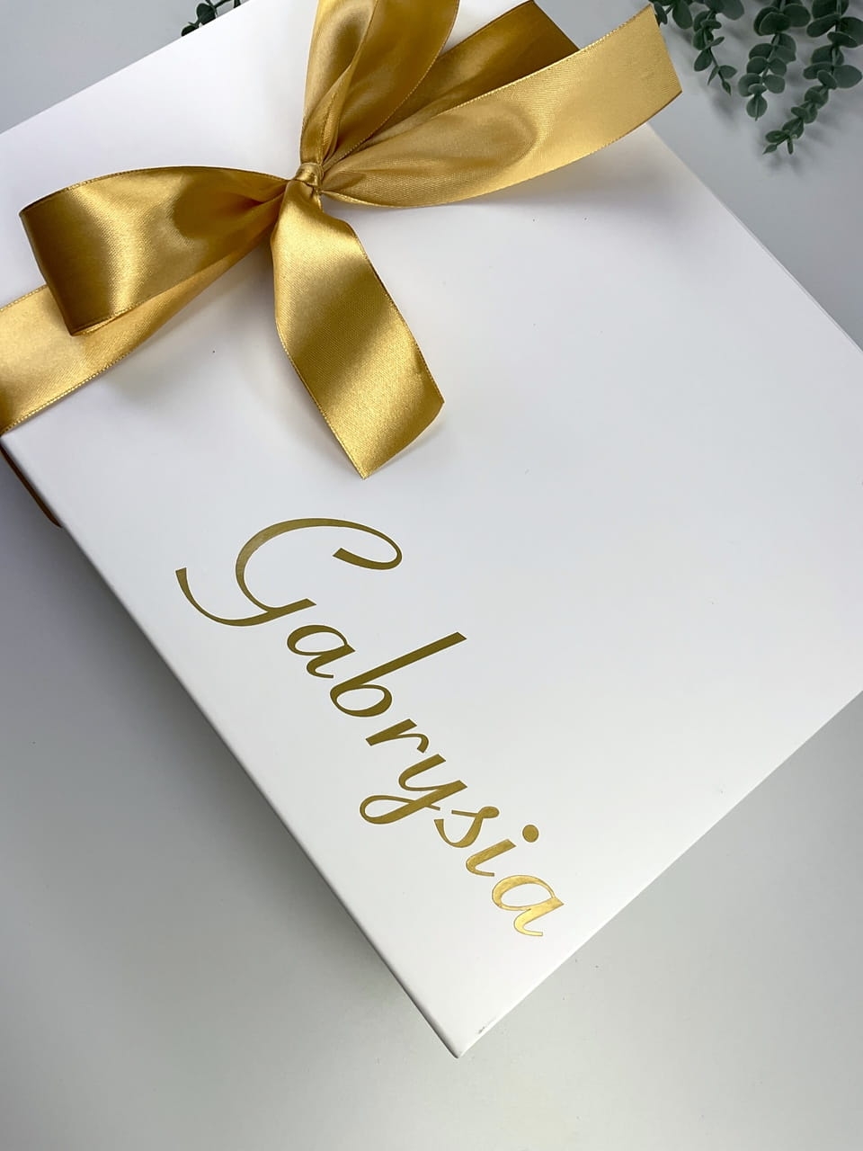 Eleganckie pudełko magnetyczne do personalizacji. Idealne na prośbę o świadkowanie, podziękowania lub wyjątkowy prezent. Minimalistyczny design i możliwość samodzielnego wypełnienia