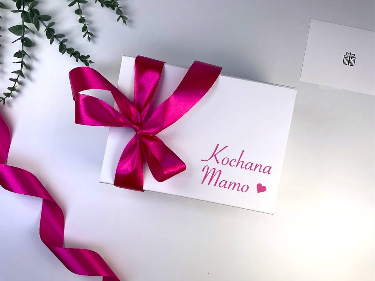 Ręcznie robiona świeca sojowa w personalizowanym boxie magnetycznym. Wybierz własne życzenia i podaruj chwilę wytchnienia.