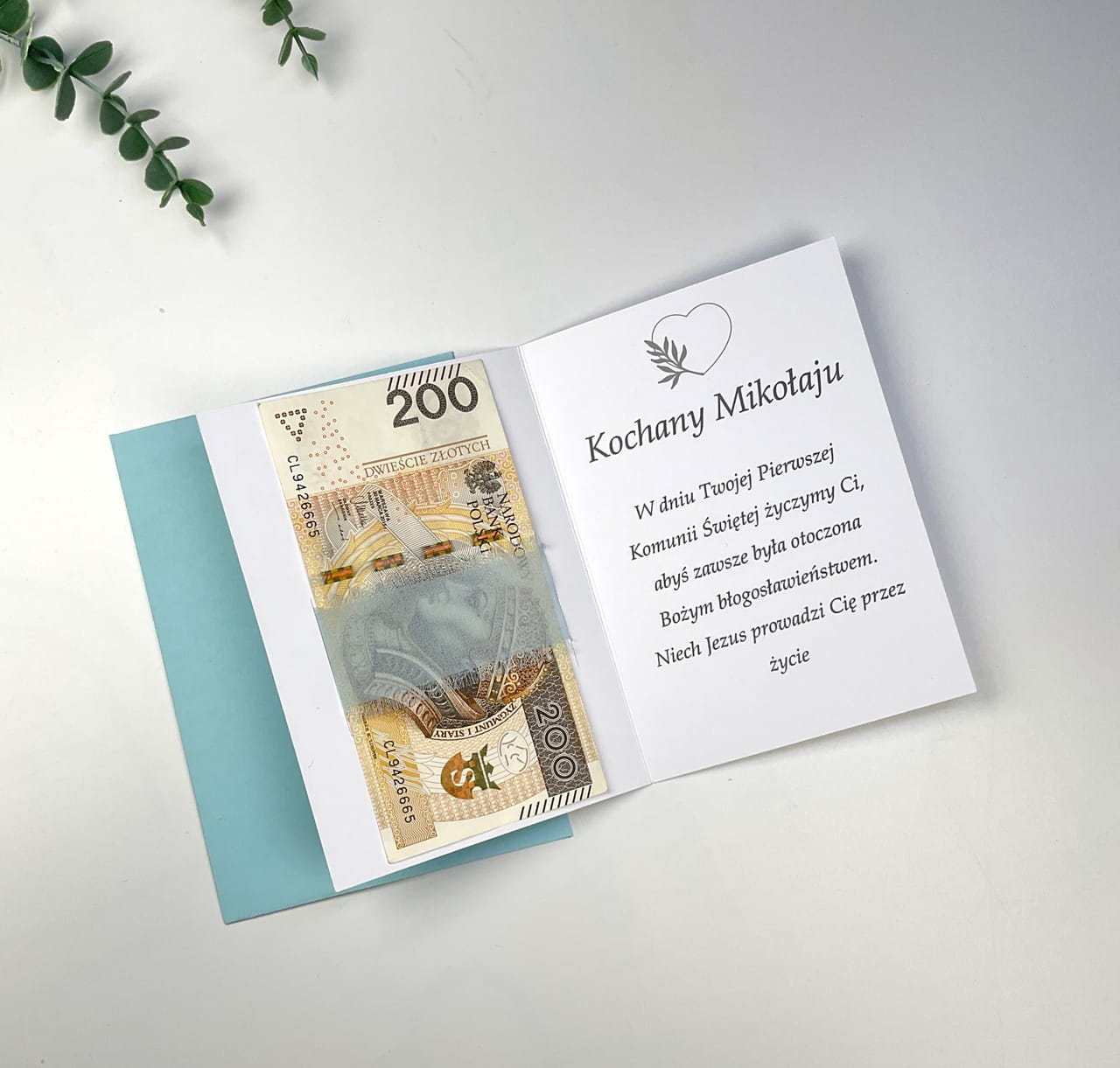 Elegancki karnet komunijny dla wnuczki , wnuszka od dziadków z personalizacją, chrzestnych z kokardką, suszonymi kwiatami