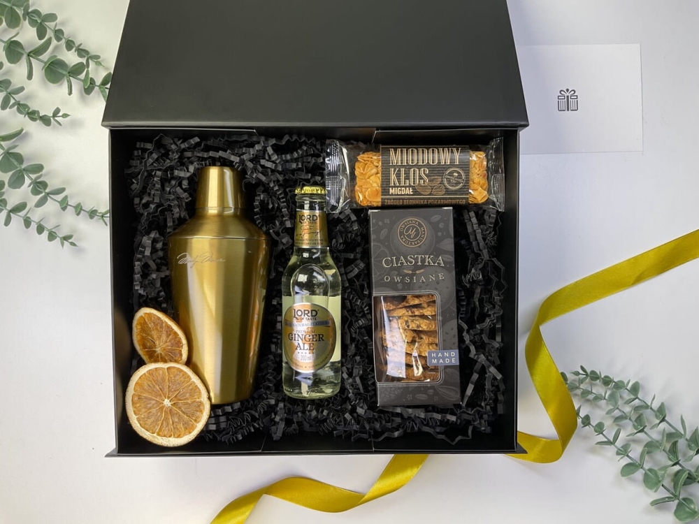 Ekskluzywny box magnetyczny ze złotym shakerem, tonikiem Lord of Taste i ciastkami owsianymi. Luksusowy prezent dla mężczyzny z wstążką i winietką.