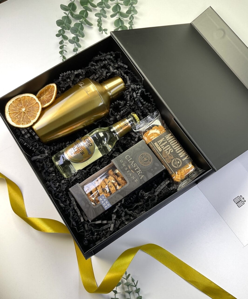 Jak zapakować shaker na prezent? Wybierz nasz personalizowany box magnetyczny z profesjonalnym tonikiem i zdrowymi ciastkami.