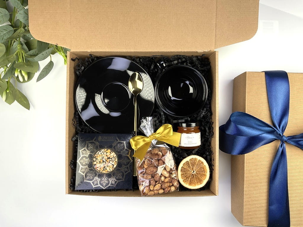 Uniwersalny zestaw prezentowy dla mężczyzny – elegancja, smak i ponadczasowy design.