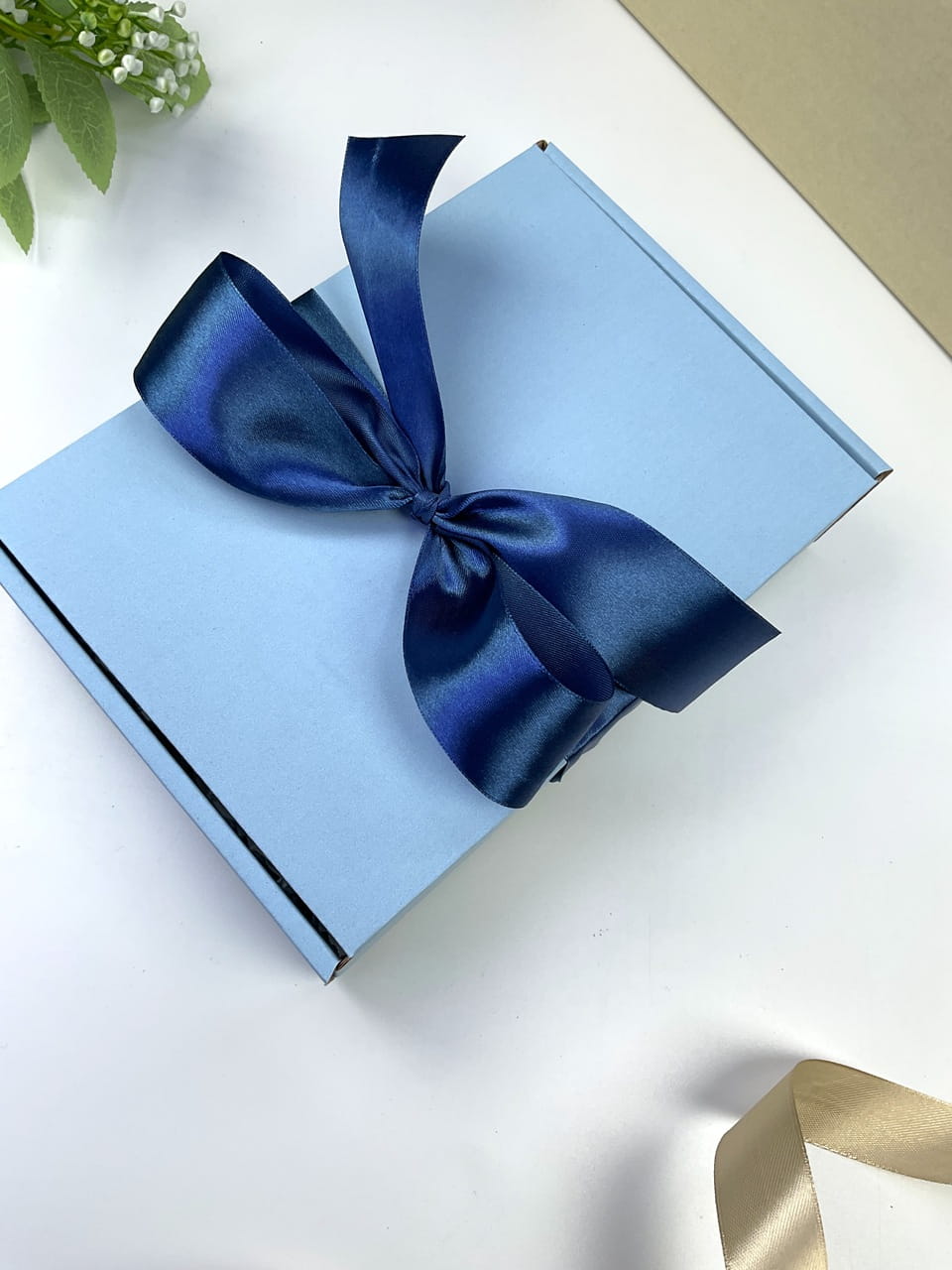 Personalizowany zestaw prezentowy dla chłopca na chrzest lub baby shower — naturalne materiały, ręczne wykonanie i pamiątka na całe życie.
