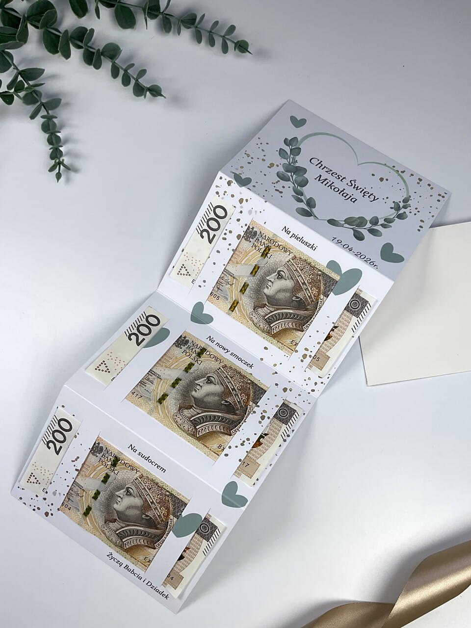 Botaniczna kartka na Chrzest z sercem i personalizacją – idealna do boxu.