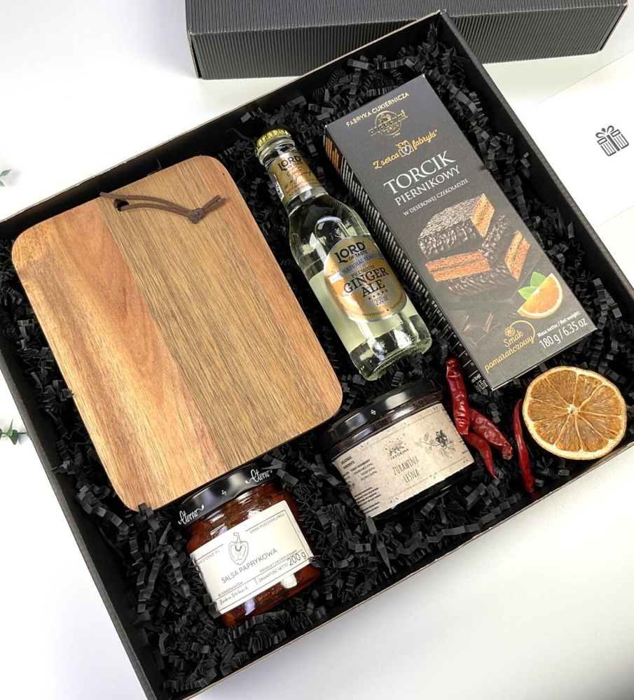 Jak zapakować deskę do serwowania na prezent? Wybierz nasz personalizowany box z piernikami i konfiturą.