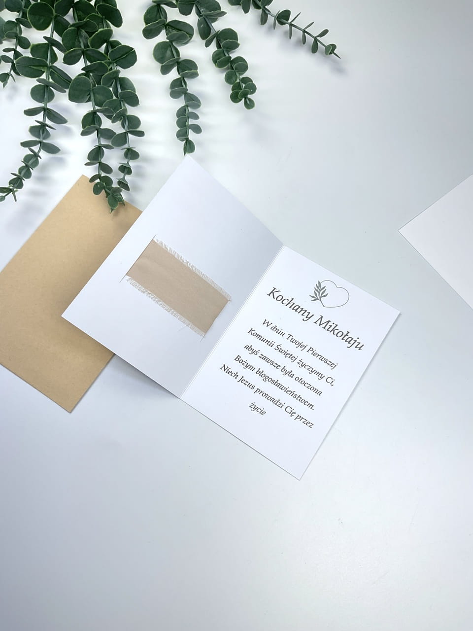 Elegancki karnet komunijny dla wnuczki , wnuszka od dziadków z personalizacją, chrzestnych z kokardką, suszonymi kwiatami