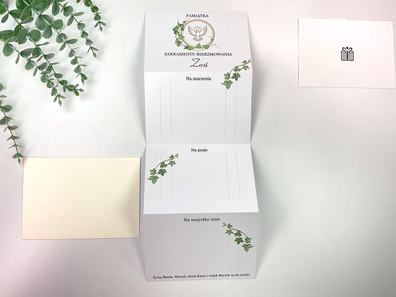 Kartka niespodzianka na bierzmowanie z motywem roślinnym i elegancką czcionką.