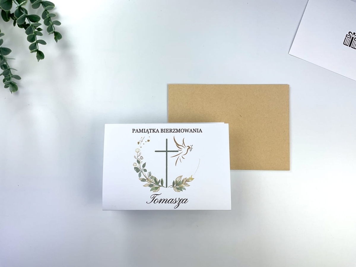 Rozkładana pamiątka bierzmowania z personalizacją i kopertą eko kraft.