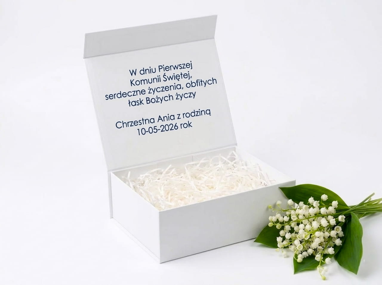 Pudełko na prezent komunijny z pełną personalizacją. Białe, magnetyczne, z elegancką kokardą. Wpisz własne życzenia wewnątrz! Szybka realizacja i efekt premium gwarantowany.