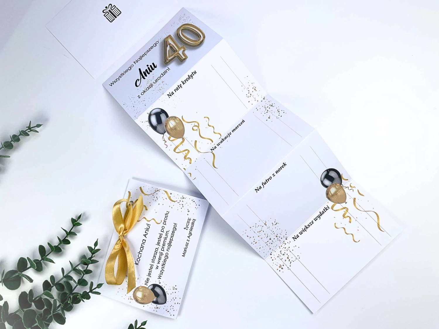 Kartka harmonijka na 40 urodziny z zabawnymi napisami nad banknotami. Personalizacja imienia, dedykacji oraz życzeń.