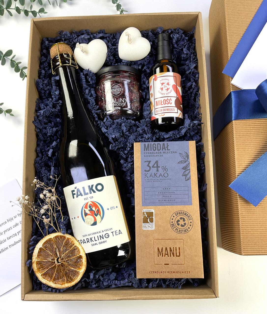 Prezent na ślub, wesele lub rocznicę. Gotowy box prezentowy z produktami premium oraz elegancką kartką okolicznościową z własną dedykacją.