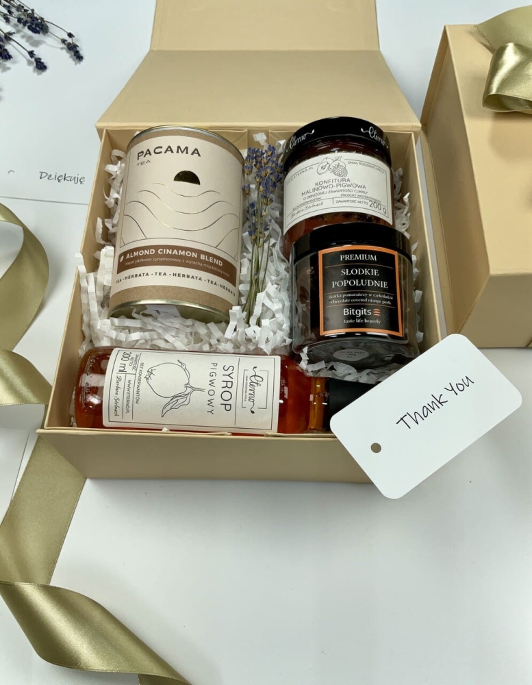 gotowy do wręczenia box prezentowy z kawą herbatą skórką pomarańczową w aksamitnej belgijskiej czekoladzie konfitura pigwowa o obnizonej zawartości cukru syrop pigwowy idealny do herbaty